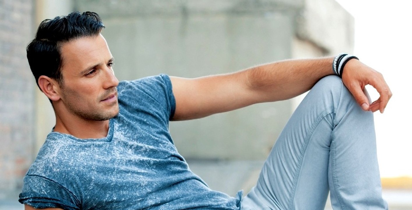 Νίκος Βέρτης - Κοντά Σου - Nikos Vertis - Konta Sou (Music Video)