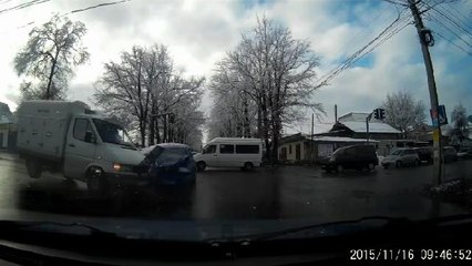 Car Crashes Compilation # 271 / Compilation d'accident de voiture n°271 / Novembre 2015