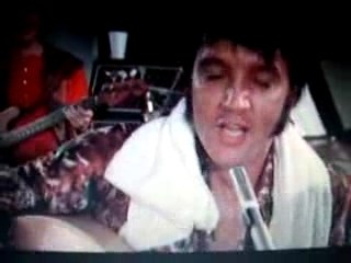 Elvis tombe de la chaise .....mdr..