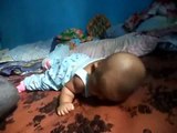 Bayi Lucu Bikin Ngakak