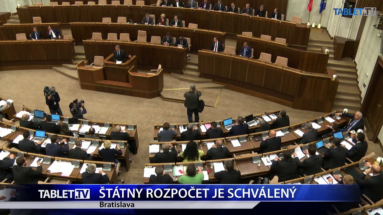  Poslanci schválili zákon roka, deficit má klesnúť
