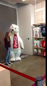 mascotte coca cola trop drole