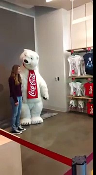 mascotte coca cola trop drole