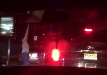 La mujer que detuvo el transito un buen rato a las 4 de la mañana tiro un disparo al aire