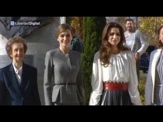 Las reinas Letizia y Rania de Jordania deslumbran en una visita al Hospital Severo Ochoa