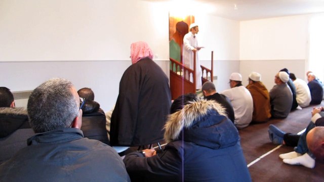 1 Hazebrouck, 20 novembre 2015: la grande prière du vendredi à la mosquée, après les attentats de Paris