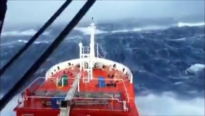 Massive wave hits the ship ( very bad storm )