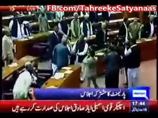 How do Parliament welcomes Nawaz Sharif and Imran khan