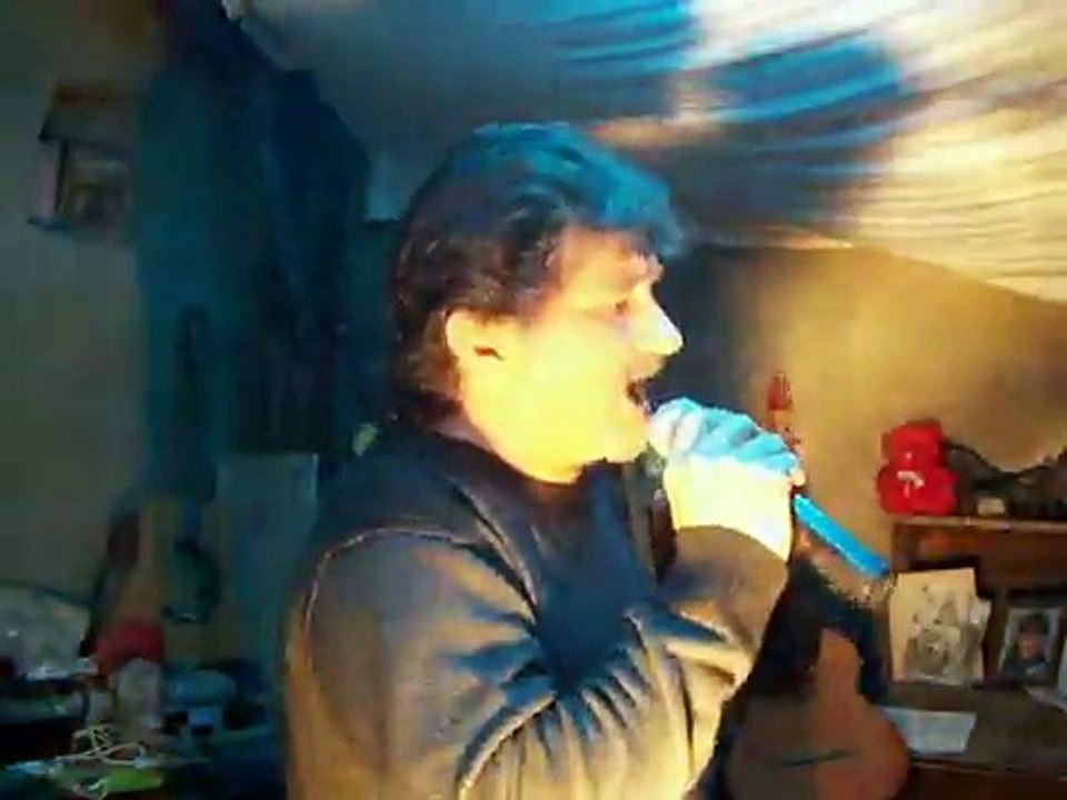 Thierry Chante Guitar Hero Johnny Hallyday Version 1 de ce vendredi 20 de novembre 2015