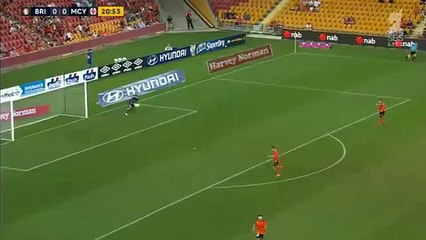 Jamie Young (Brisbane Roar' goalie) with an epic fail vs Melbourne city