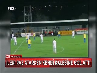 İleri pas atayım derken kalesine gol atan şaşkın futbolcu