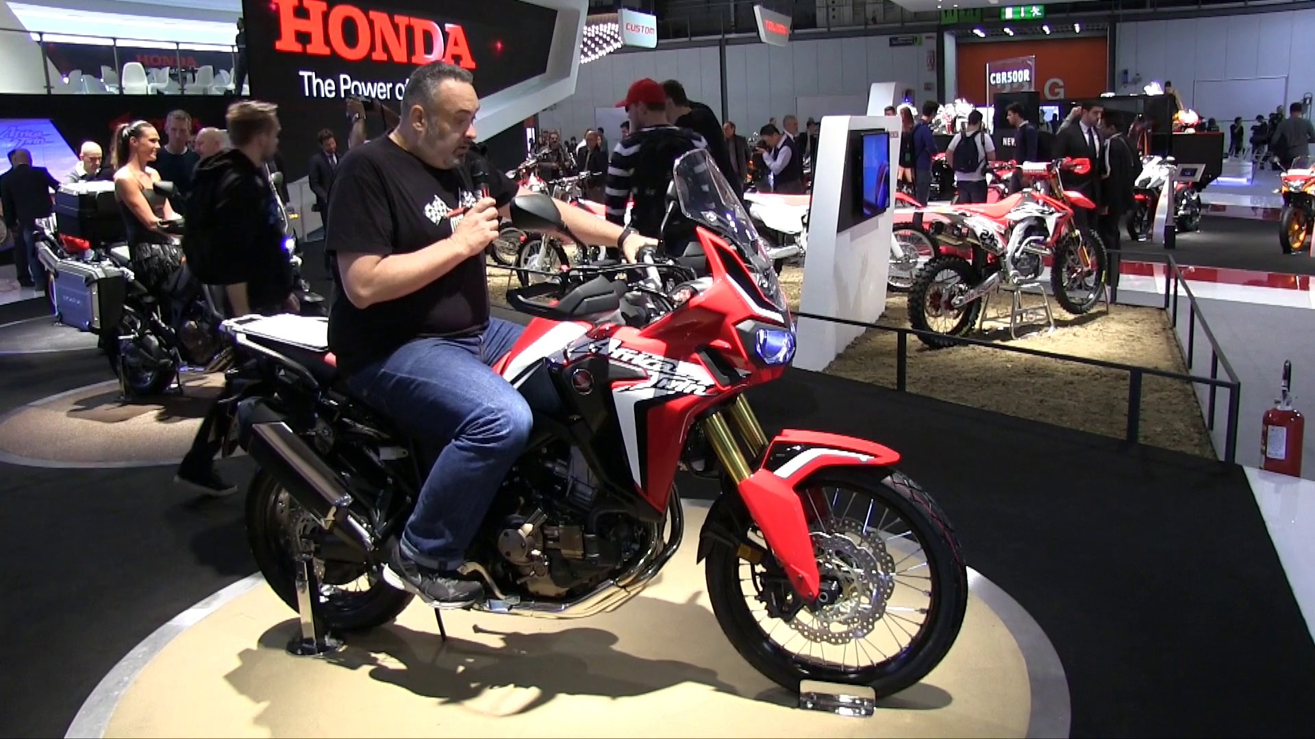 Salon de la moto de Milan 2015 : les nouveautés Honda 2016 - Vidéo  Dailymotion