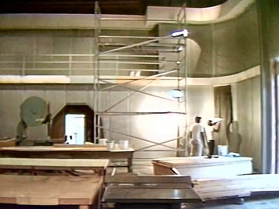 Star Trek The Next Generation S1 Extras - The Beginning