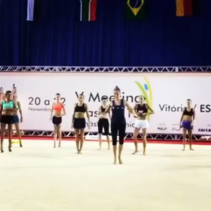 Capixaba Natalia Gaudio ensina ginastas ucranianas a sambar