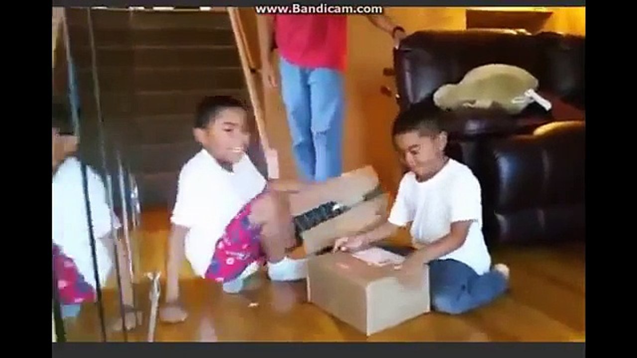 LUCU ... AYAH MENGERJAI ANAKNYA SAMPAI MENANGIS DENGAN HADIAH PALSU _ VIDEO LUCU