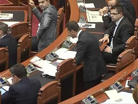 Pro & kundër raportit te ERE-s - Vizion Plus - News - Lajme