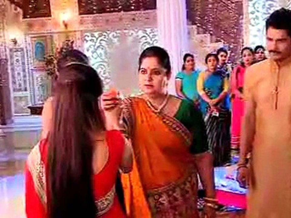 Gopi Ne Liya Meera Ko Dharam Se Talak Dilwa Kar Usse Aazaad Karne Ka Faisala - 20th November 2015 - Saath Nibhaana Saathiya