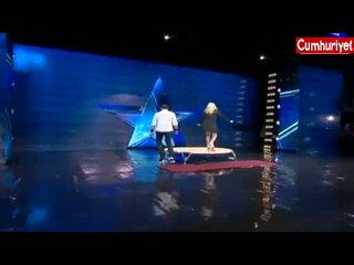 Sahnede inanılmaz gösteri