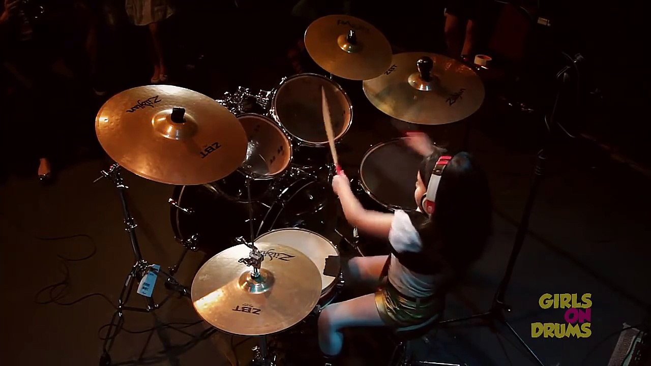 5yo Girl plays Chop Suey at Drums like Drummer of System of a Down