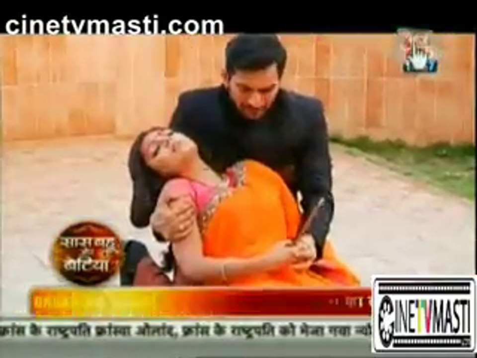 Ek Tha Raja Ek Thi Rani 21st November 2015 Ranimaa ne Maar di Gaytri ke Pet mein Chaaku jis se Reh Gayi Pyaar ki Dasta Adhuri