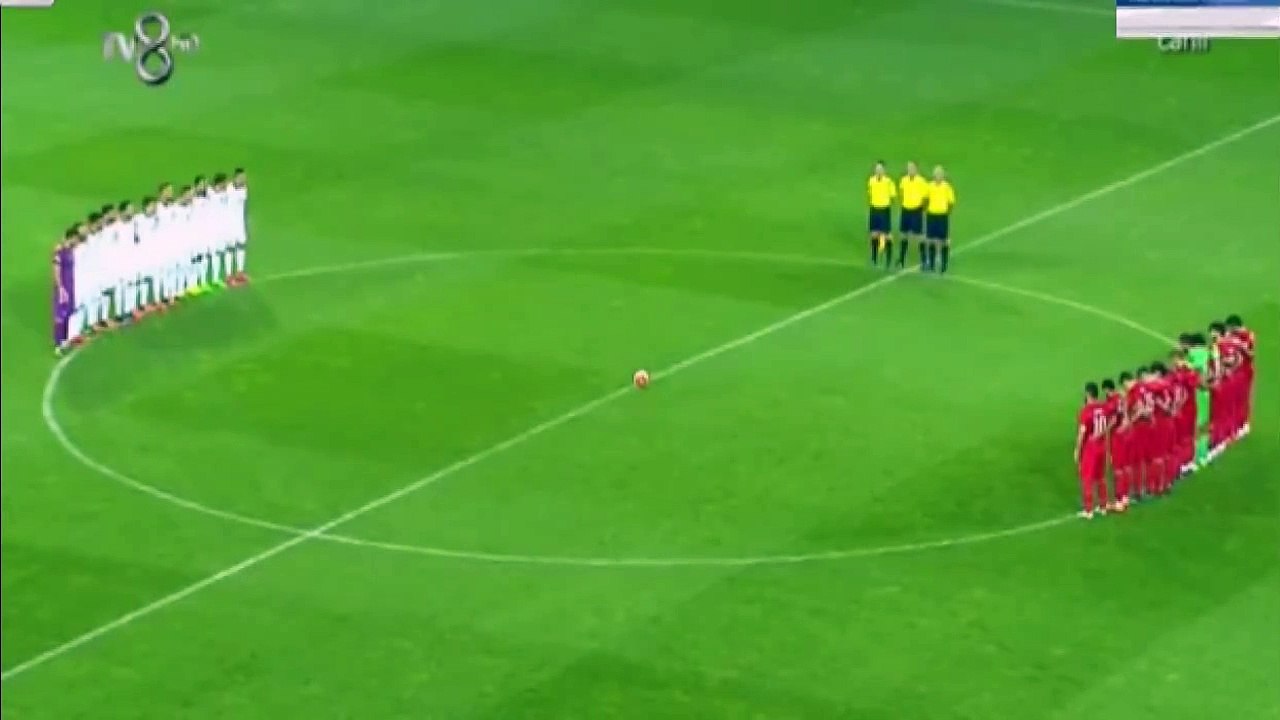 Les fans turcs sifflent la minute de silence en mémoire des victimes des attentats de Paris
