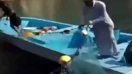 Bu balıklar çılgın!! Ağdan uçan balık!!!