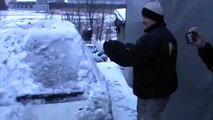 Polonya da Buz Tutan Arabanın Kapısını Açmak