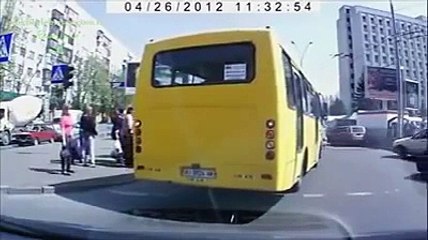Trafikte Ölümden son anda kurtulan Çocuklar