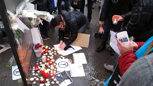 Marche silencieuse à Béthune en hommage aux victimes des attentats