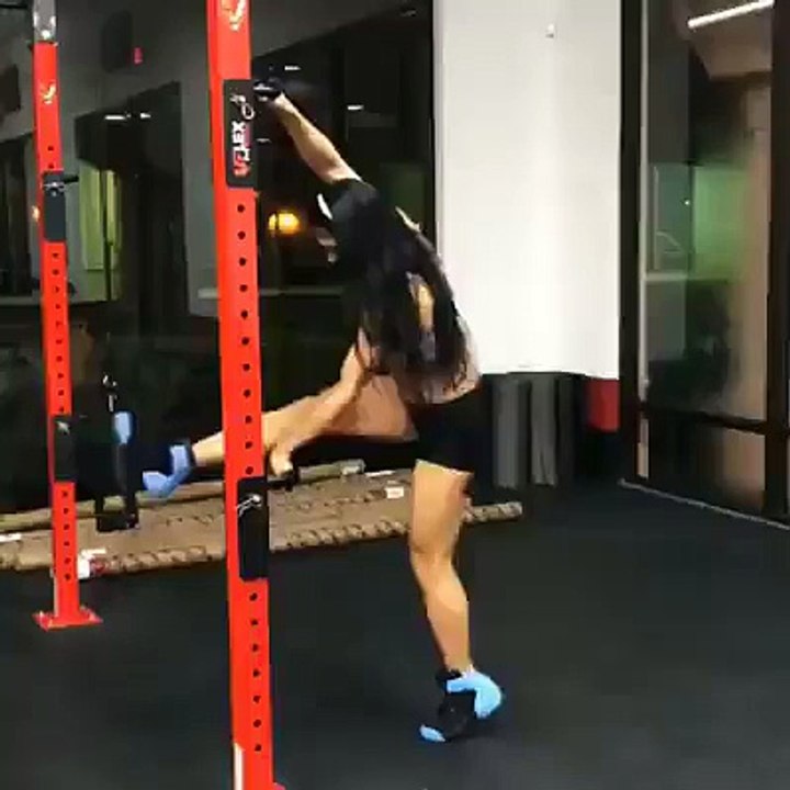 All about dat core! wow amazing girl