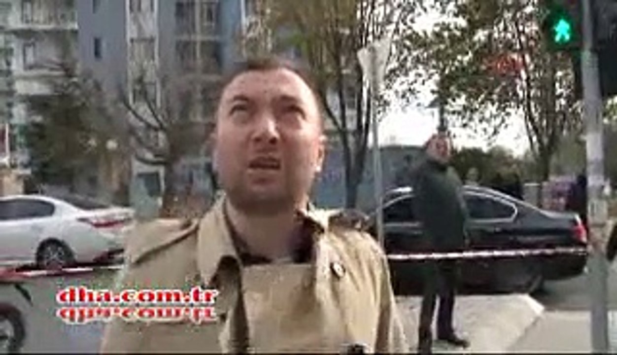 Üsküdar'da Otomobilin Üzerine İnşaat İskelesi Düştü