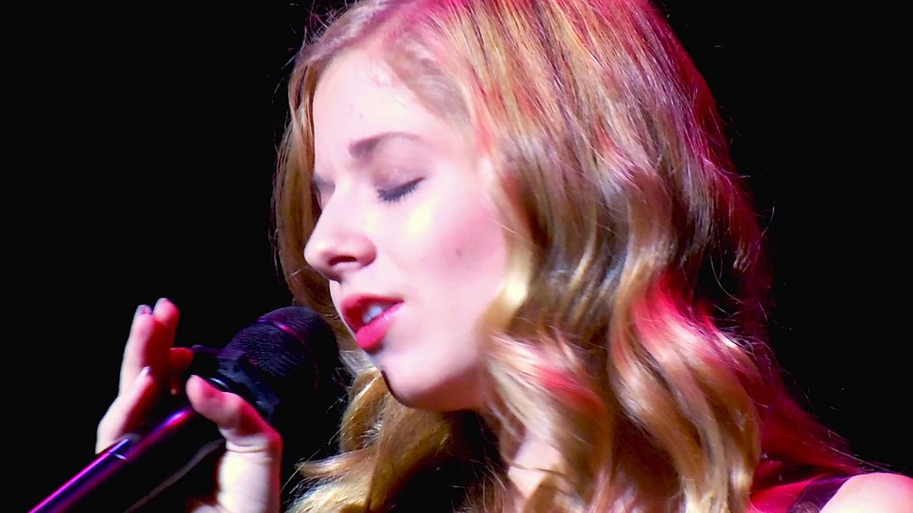 Jackie Evancho, The Lords Prayer, Miami, Jan3, 2014, light upward compression