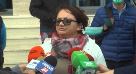 Studentët e Durrësit: Tymi i mbetjeve po na hyn në auditorë, merrni masa- Ora News