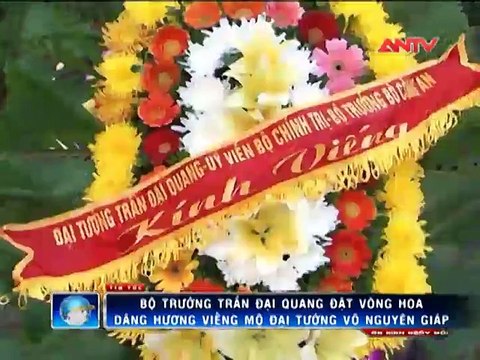 Bộ trưởng Trần Đại Quang viếng mộ Đại tướng Võ Nguyên Giáp