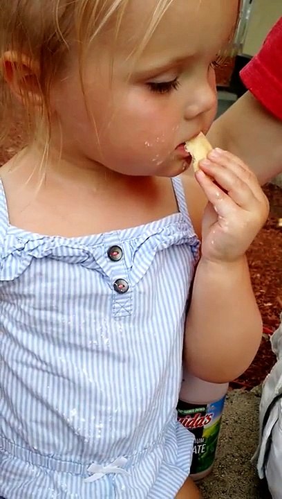 Little girl falls asleep while eating. HILARIOUS ! | Kids video | Full_HD | 30fps