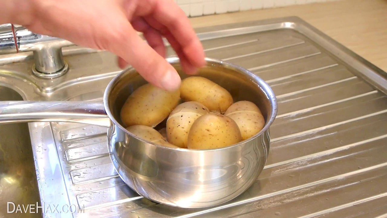 How to peel a potato in 2 seconds! Amazing Life Hack