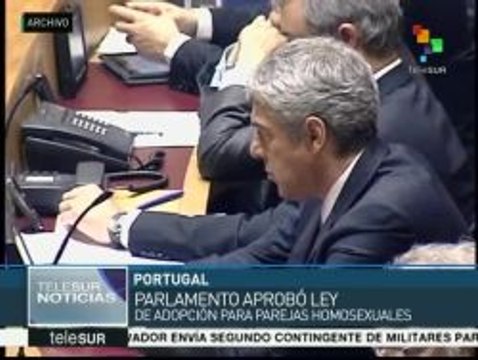 Parlamento portugués aprueba adopción para parejas homosexuales