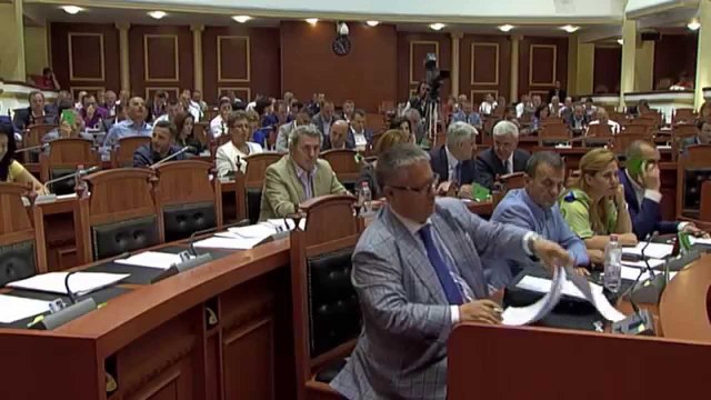 Report TV - Rrëzohet kërkesa për mbarimin e mandatit të deputetes Valentina leskaj