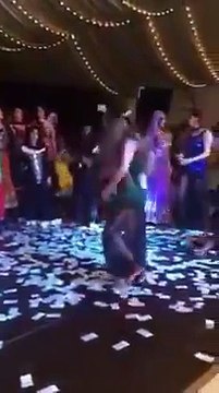 Best Pakistani Dance in marriage - Mujra (Shadi Mujra)