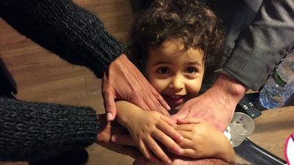 "Main dans la main", l'hommage aux victimes des attentats