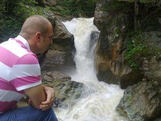 Yarım bıraktin özgür güney