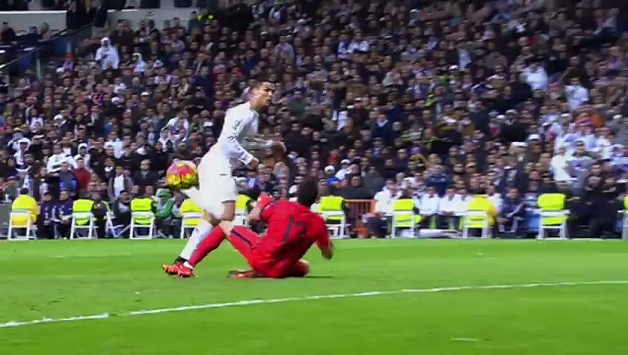 Todos los paradones de Claudio Bravo ante el Real Madrid