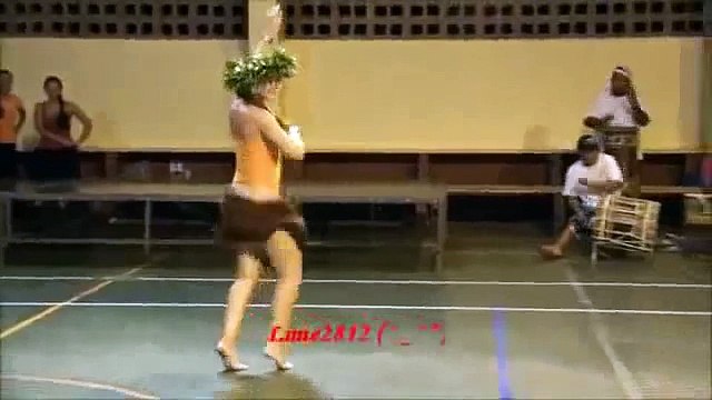 Танцы девушек Таити - Посмотрите, что она творит! _ ПОПА ЖИВЕТ СВОЕЙ ЖИЗНЬЮ. _ C