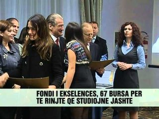 Studentet fitojnë bursën e qeverise - Vizion Plus - News - Lajme