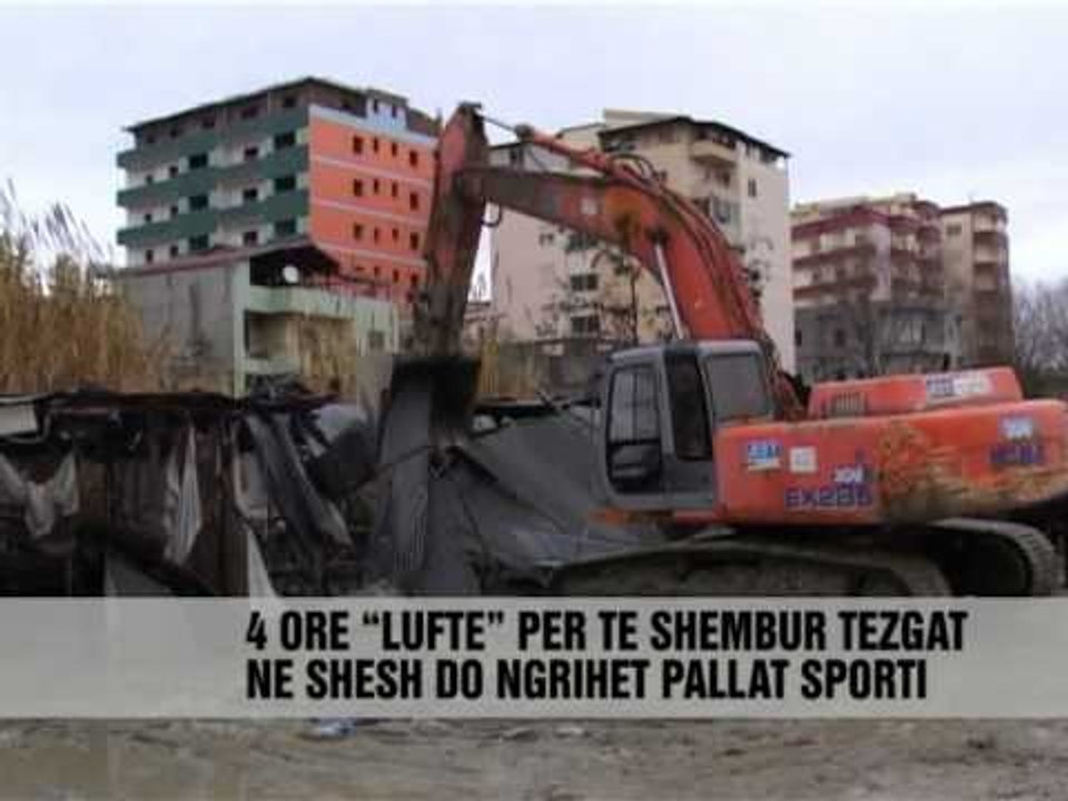 Fier, përplasje tregtare-polici - Vizion Plus - News - Lajme