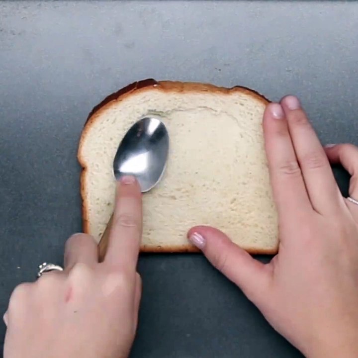 La Razón por la que aplasta un trozo de Pan te hará ir corriendo a la Cocina