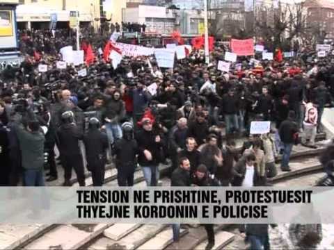 Tension ne protestën e Vetëvendosjes - Vizion Plus - News - Lajme
