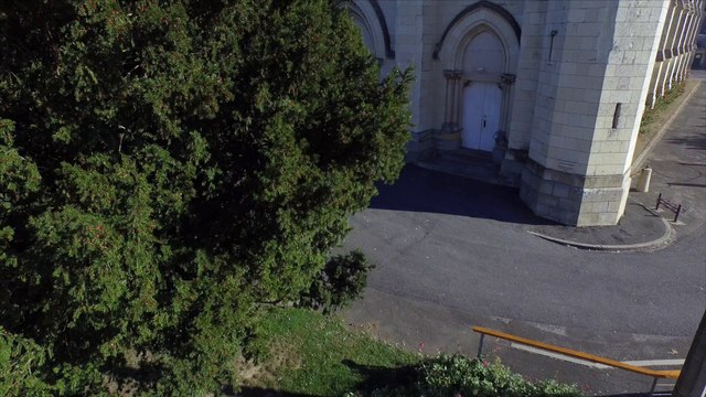 Eglise Saint Symphorien de Montjean sur Loire, vue par drone en automne, Pays de La Loire, France (9)