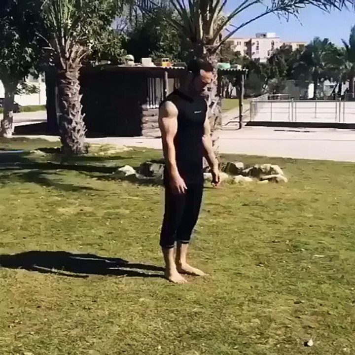 Incredible handstand power! watch