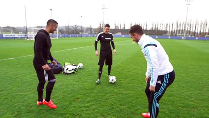 Eden Hazard doing amazing skills with F2Freestylers!